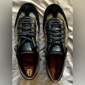 Vintage Gucci (Blue & Beige) GG Print Sneaker w/ blue sole. Size US 13